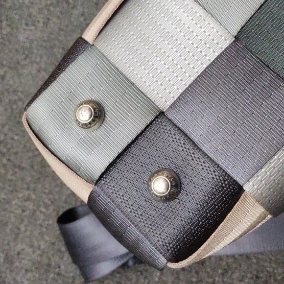 Harveys Safety Belt Crossbody Bag - Picture 6 of 11